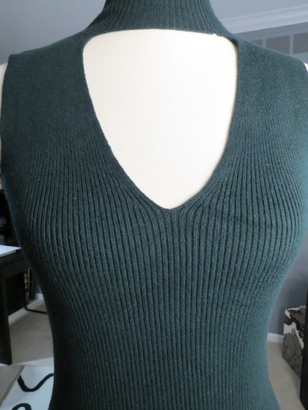 Express Sleeveless Cutout Ribbed Knit Top - Picture 2 of 4